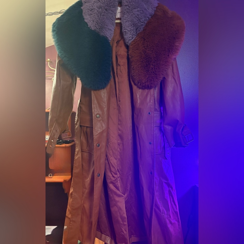 Elegant Brown Trench Coat with Colorful Fur Collar Size: S